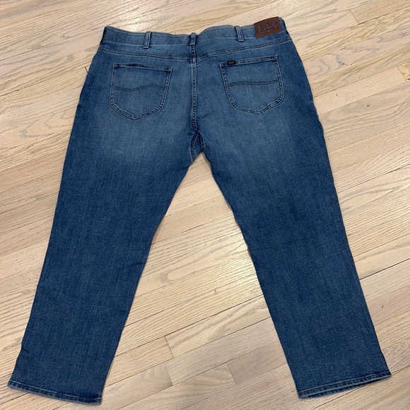 Lee Blue Relaxed Straight Fit Jeans/ Extreme Motion Tapered Leg - Picture 9 of 16